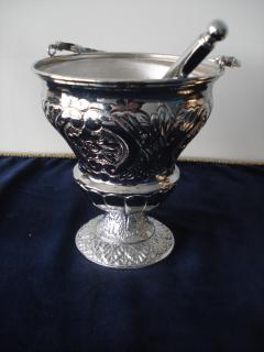 Caldeirinha cinzelada cromada